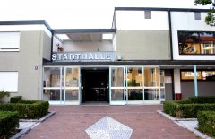 Grossansicht in neuem Fenster: Stadthalle - Eingang Grossansicht in neuem Fenster: Stadthalle - Eingang