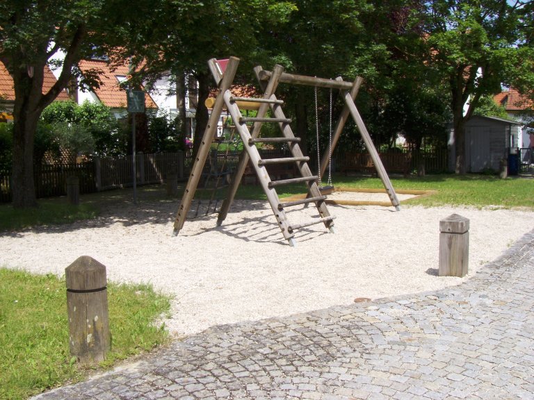 Grossansicht in neuem Fenster: Kinderspielplatz Meisenstraße 2