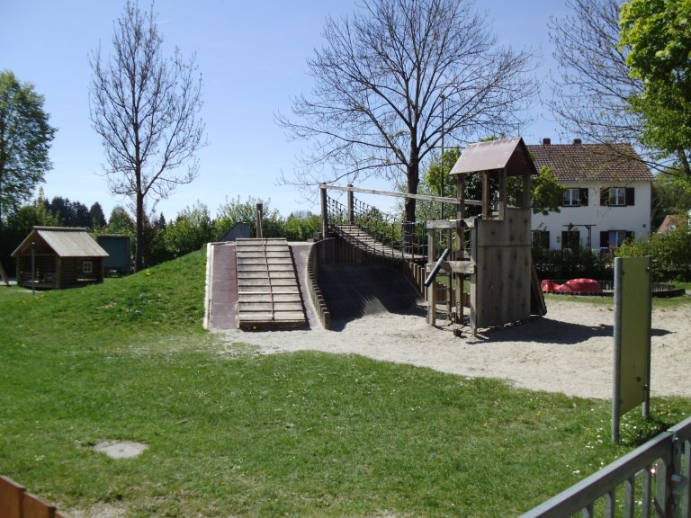 Grossansicht in neuem Fenster: Kinderspielplatz Kanalstraße 4