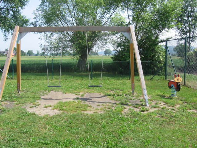 Grossansicht in neuem Fenster: Kinderspielplatz Aich Schützenverein 2