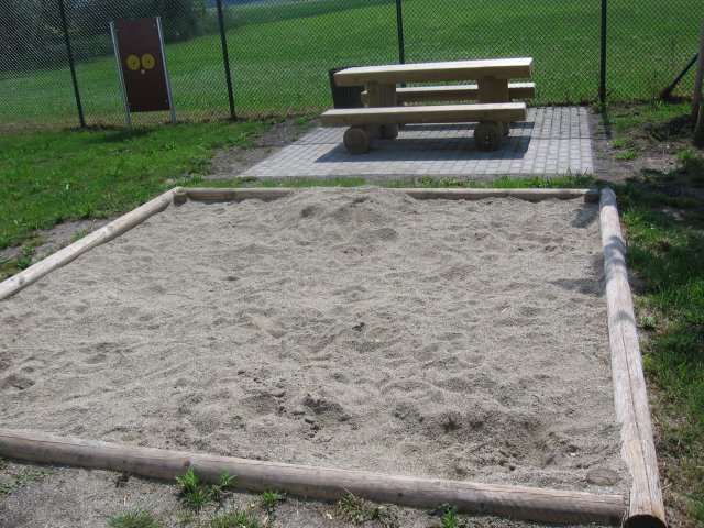 Grossansicht in neuem Fenster: Kinderspielplatz Aich Schützenverein 4