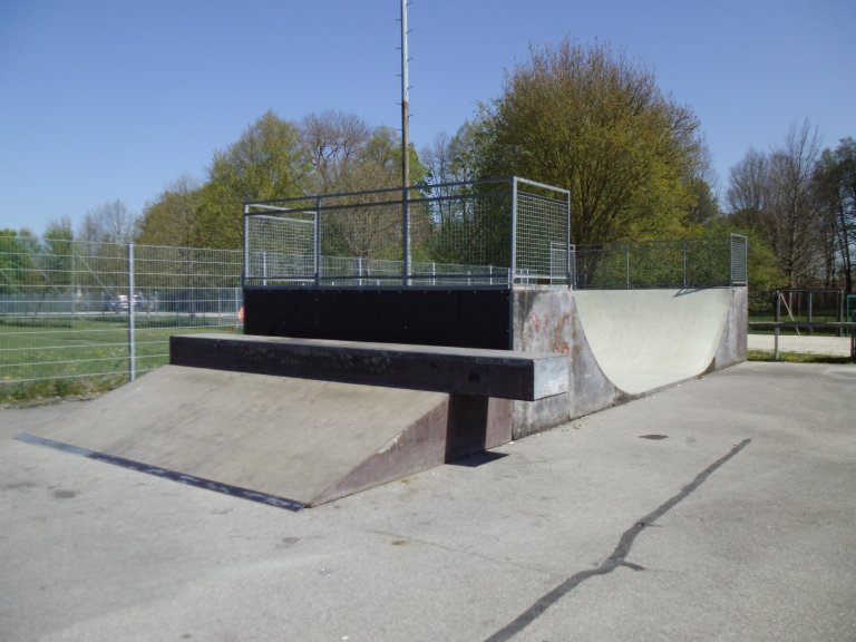 Grossansicht in neuem Fenster: Skateboardbahn Bonau - Bild 4