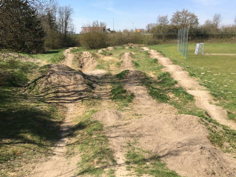 Grossansicht in neuem Fenster: BMX-Gelände Thalbacher Straße